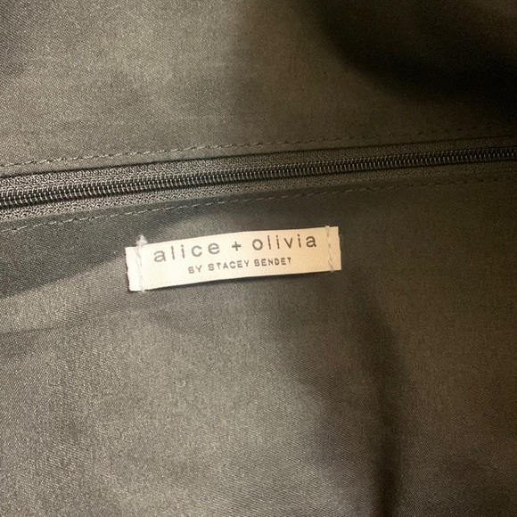 ALICE & OLIVIA duffel bag daisy print on black zip top adjustable strap NWT - Picture 9 of 14